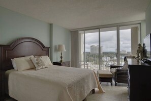 3 bedrooms, in-room safe, iron/ironing board, free WiFi - SALE! HAPPINESS in Hidden Dunes, Gulffront with chairs & umbrella in corner unit (Miramar Beach)