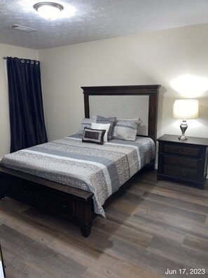 3 habitaciones, tabla de planchar con plancha, wifi y ropa de cama 