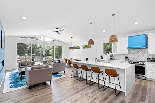 King Suite, Kayaks, Lake, Luxury Magazine Featured