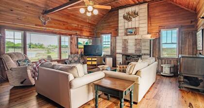 Creek Front Home, Short Walk to the Beach. Beautiful Marsh Views!