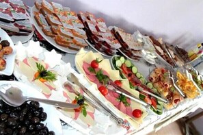 Free daily buffet breakfast  - Grand Almira Hotel (Istanbul)