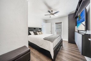 3 bedrooms, desk, iron/ironing board, travel cot