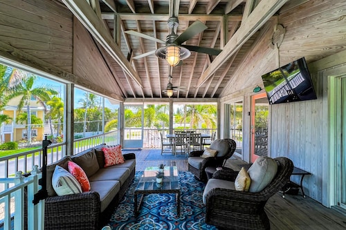 Coral Cove: Walk to the Beach! Heated pool! Prime North End!
