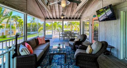 Coral Cove: Walk to the Beach! Heated pool! Prime North End!