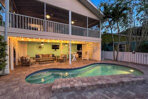 Piscina all'aperto, una piscina riscaldata