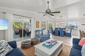 Smart TV, lettore DVD, libri