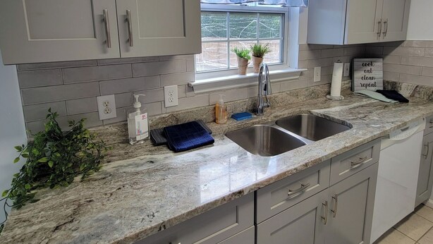 A kitchen with two sinks, a window with a patterned curtain, and a sign that says "cook eat clean repeat". - Family-friendly, Less than 5 minutes from Kings Bay, water park huge backyard.
 (St. Marys)