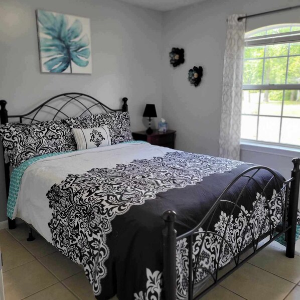 4 bedrooms, in-room safe, desk, iron/ironing board