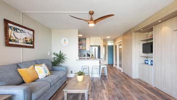 Luxury Studio, 1 Queen Bed with Sofa bed, Ocean View, Beachside
