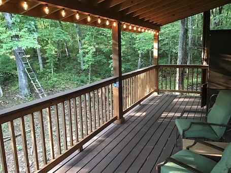 Property grounds. Bunkhouse in the Ozarks with access to Creek Pavilion and close to Rockbridge