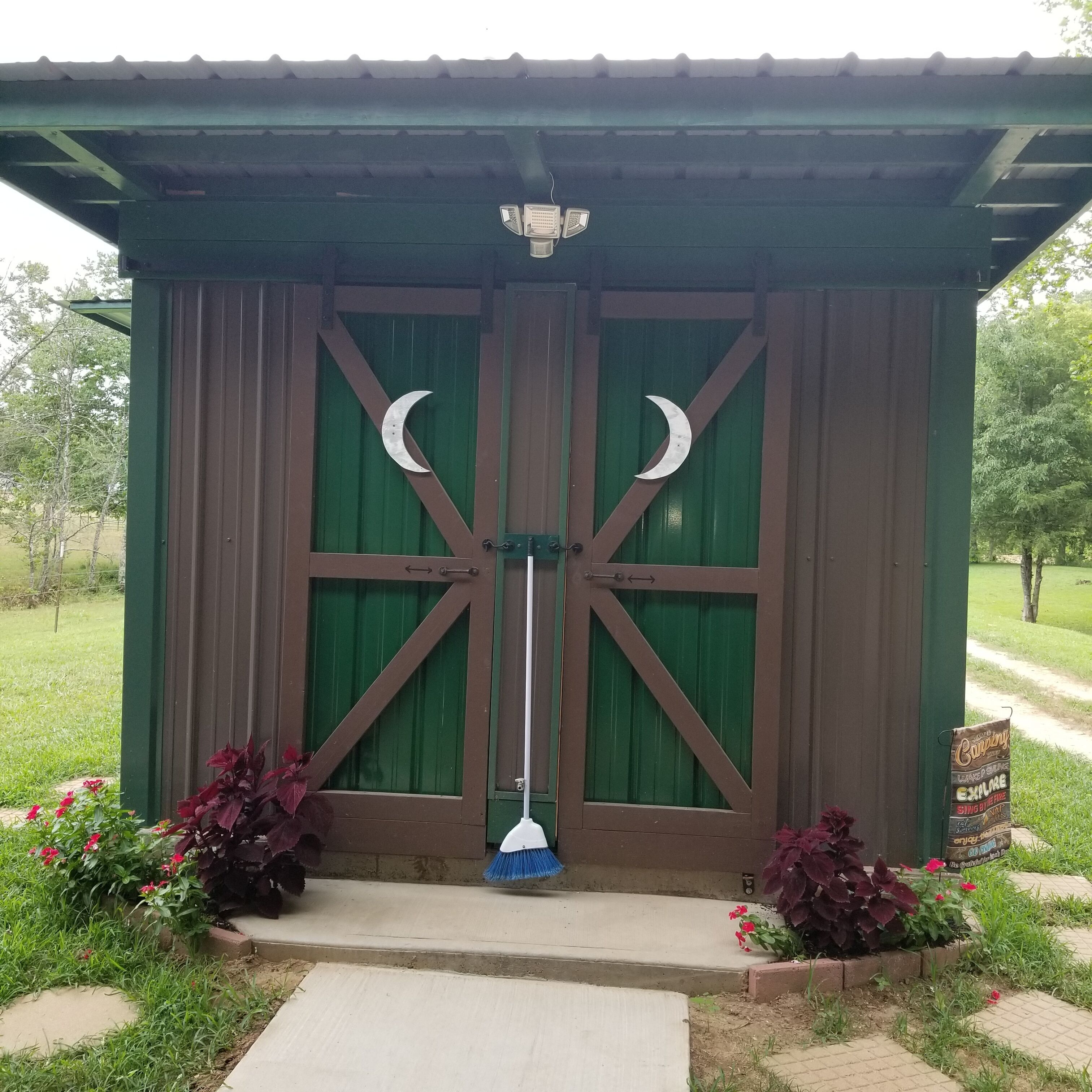 تفاصيل الفندق من الخارج