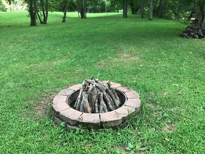 Bunkhouse in the Ozarks with access to Creek Pavilion and close to Rockbridge