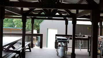 屋外ダイニングエリア