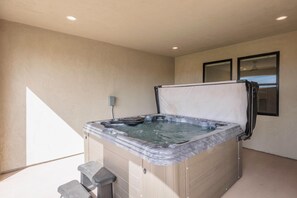 Bañera de hidromasaje interior