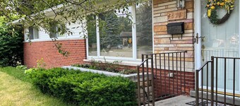 Mid-century modern ranch for rent in the desirable neighborhood of Shelby Twp. 