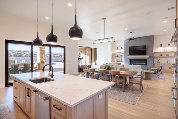 ハウス ベッド (複数台) (Desert Mirage) | 専用キッチン