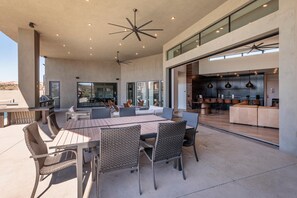 Outdoor dining - Exclusive Pool Villa (St. George)