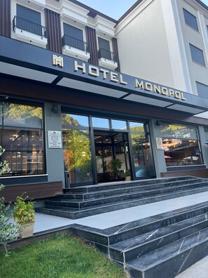 Exterior - Hotel Monopol (Peshkopi)