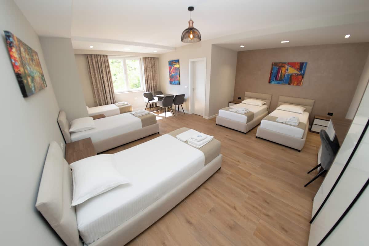 1 bedroom, premium bedding, minibar, free WiFi