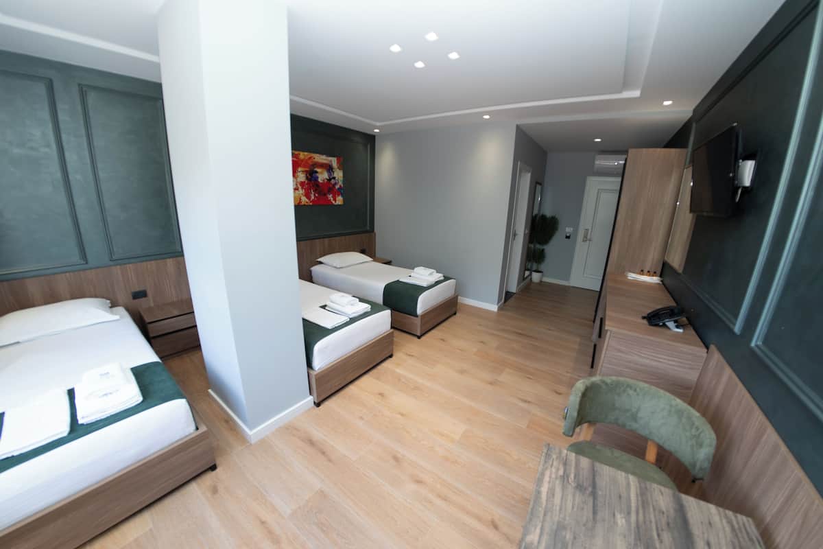 1 bedroom, premium bedding, minibar, free WiFi