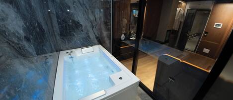 Junior Suite | Bathroom