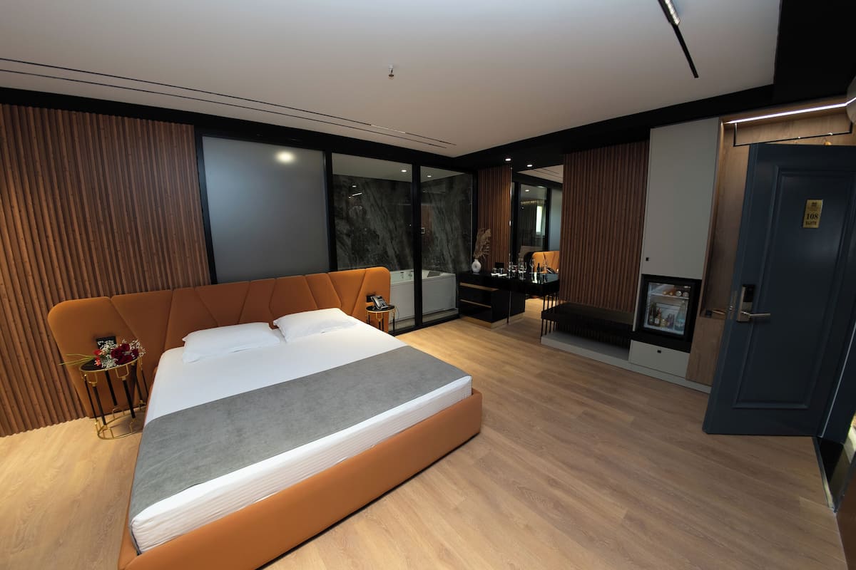 1 bedroom, premium bedding, minibar, free WiFi