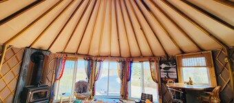 Sky high yurt with amazing view of the river