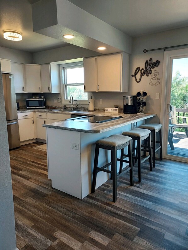 冰箱、微波炉、烤箱、炉灶