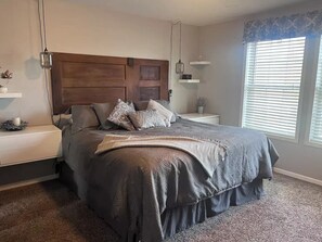 5 bedrooms, iron/ironing board, WiFi, bed sheets