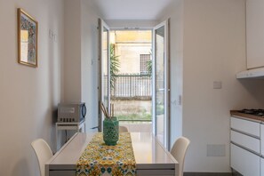 Dining - Between MM Bologna and Roma Tiburtina Lime Apartment (Roma)