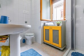 Doccia, asciugacapelli, bidet