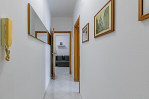 Interni