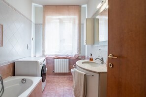 Badekar, hårføner og bidé