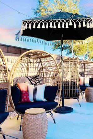 Terrace/patio - The California Dreamhouse, by Desert Vibes. Saltwater Pool + Hot Tub! (Indio)