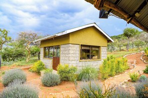 Exterior - Authentic Mara Bush Home, sleeps 10 (Narok County)