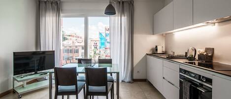 Fridge, microwave, oven, stovetop