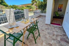 Unclassified image, 3 of 25, button