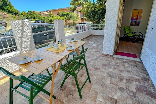 Outdoor dining
