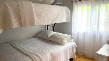 2 Schlafzimmer, Bügeleisen/Bügelbrett, Bettwäsche