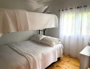 2 Schlafzimmer, Bügeleisen/Bügelbrett, Bettwäsche