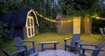 Artist's Lakehouse - Cozy Private Cottage by Lake Huron - Sleeps up to 5 people