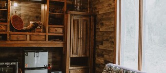 Tri-River Retreat + Bunkhouse, only 5 min from downtown Talkeetna! 
