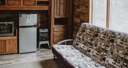 Tri-River Retreat + Bunkhouse, only 5 min from downtown Talkeetna!
