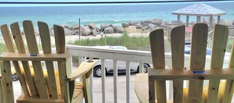 Oceanfront+Pool, Pet-friendly, 1st Floor, Next to Tiki Bar and restaurant.