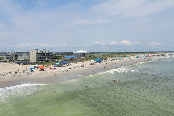 Ubicación cercana a la playa y tumbonas