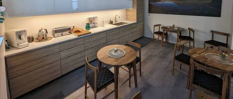 Free daily continental breakfast