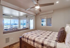 2 bedrooms, Internet, wheelchair access - Condo right on boardwalk in Mission Beach (San Diego)