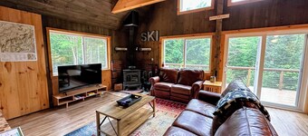 157SL Peaceful Franconia Notch forest retreat near Cannon; privacy, and comfort - Dog Friendly!