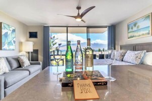 Apartamento de lujo | Zona de estar | Una Smart TV