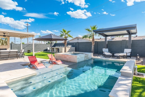 Outdoor pool, a heated pool - NEW Luxe Yard 5 mins from Old Town w/ PuttPutt, BBQ Bar, Hot Tub & Heated Pool! (Scottsdale)